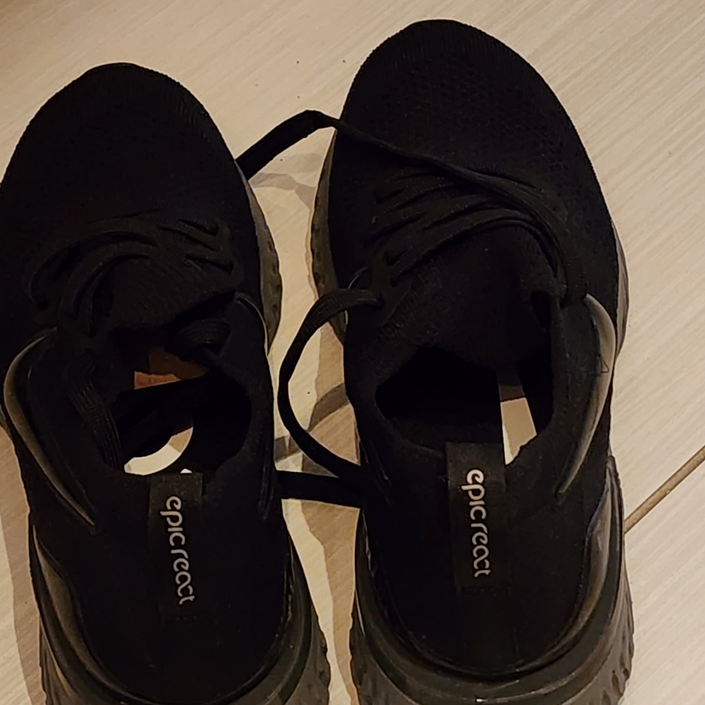 Nike black 8 1/2